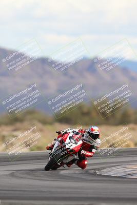 media/Nov-16-2025-Race Pace (Sun) [[8c5fa54630]]/Non Verified Riders (1st 20 Minutes)/5-Turn 15 (110pm)/